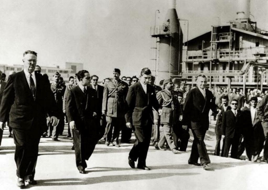 الملك فيصل، أثناء افتتاح مصفى الدورة عام 1955 في العراق