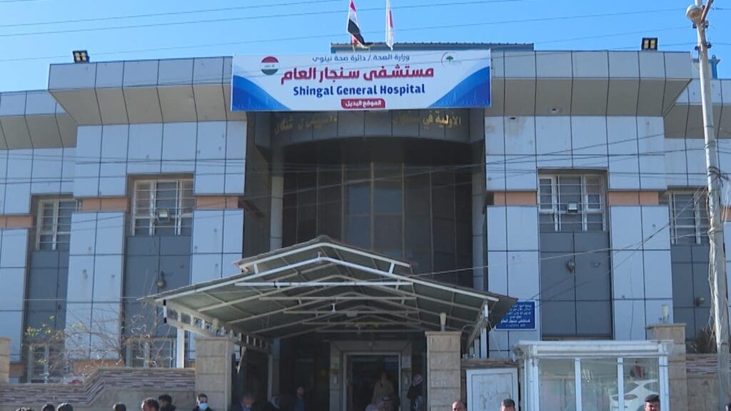 المدخل الرئيسي لمستشفى سنجار العام الوحيد