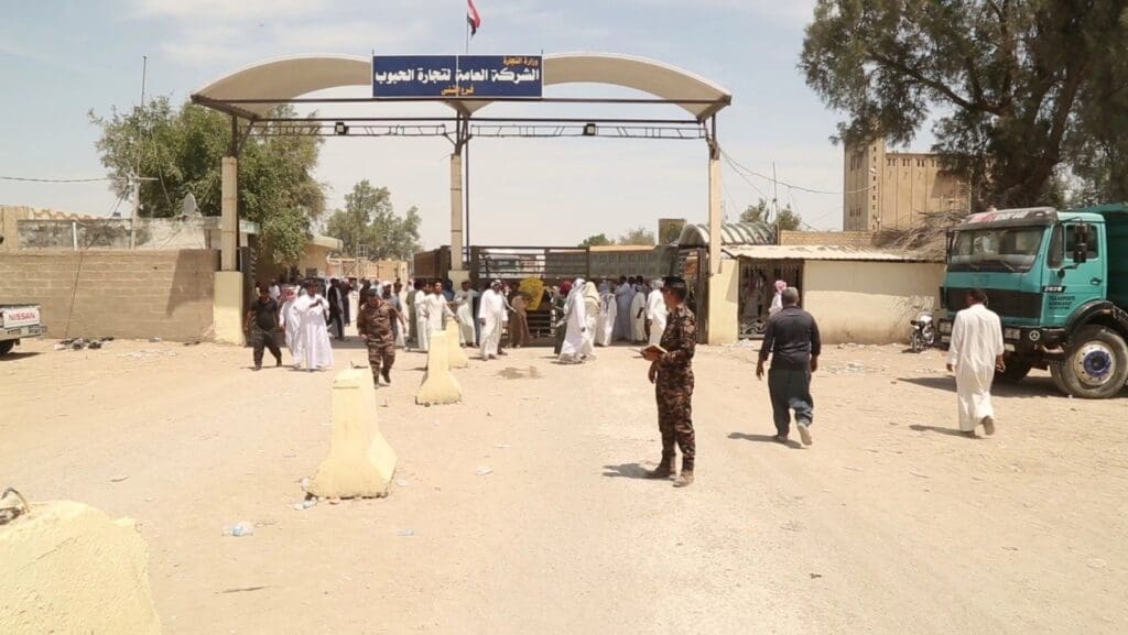 بدء موسم تسويق الحنطة، وقوات الأمن تنظم دخول وخروج الشحنات في سايلو السماوة